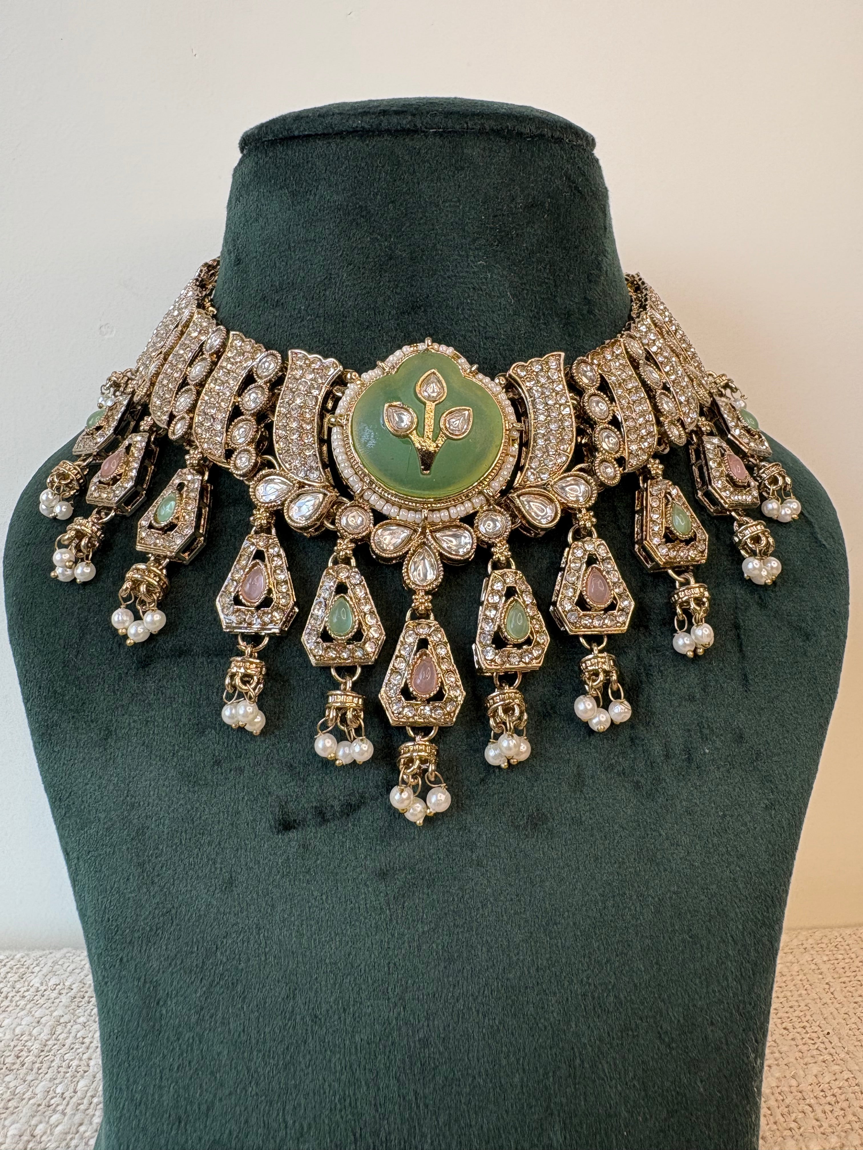 Regal Choker Sets