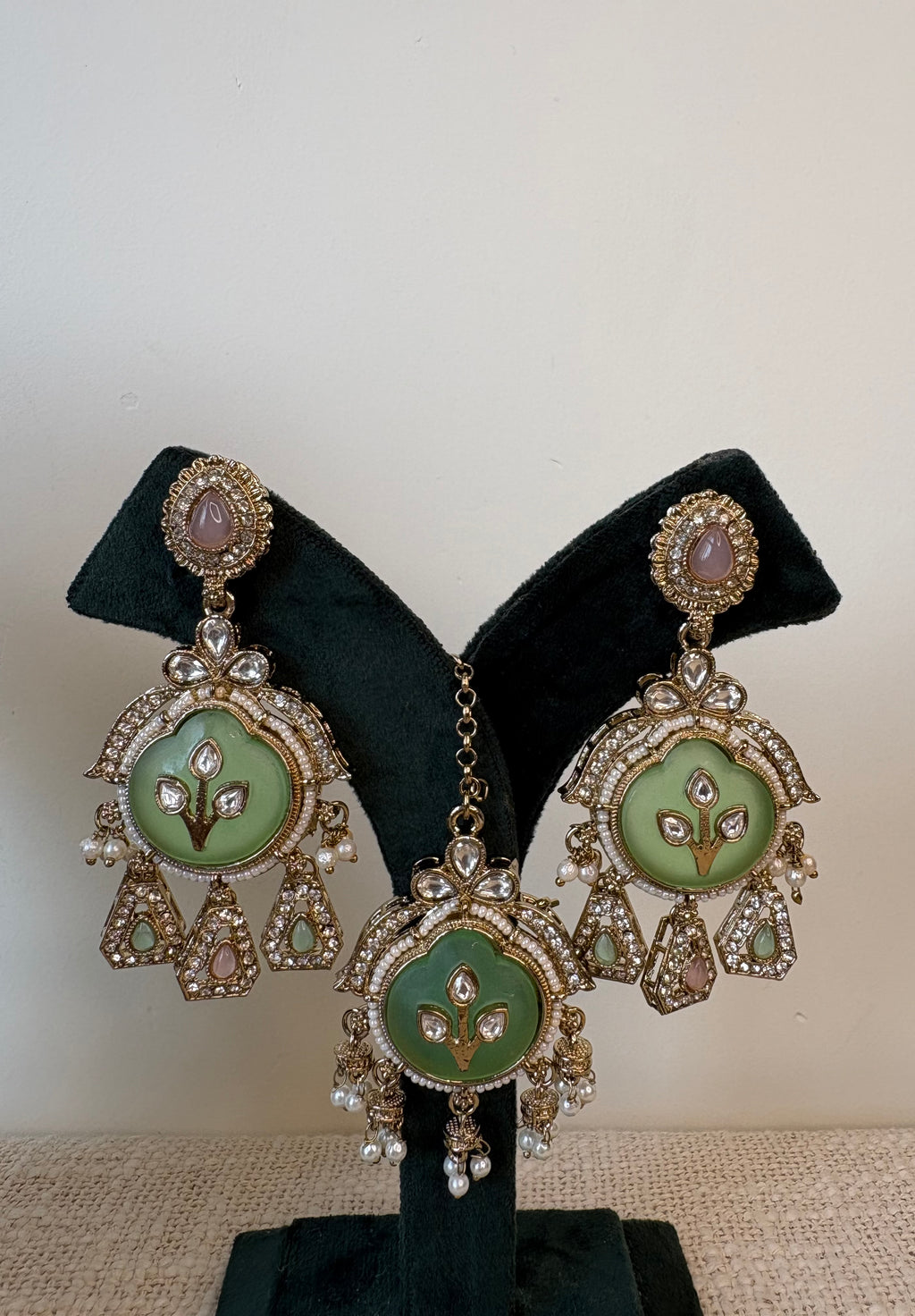 Noor-e-Panna Statement Choker